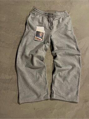 Aritzia Men's Gray Sweatpants Joggers